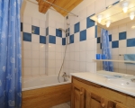 3-Salle-de-bain-location-chalet-appartements-menuires